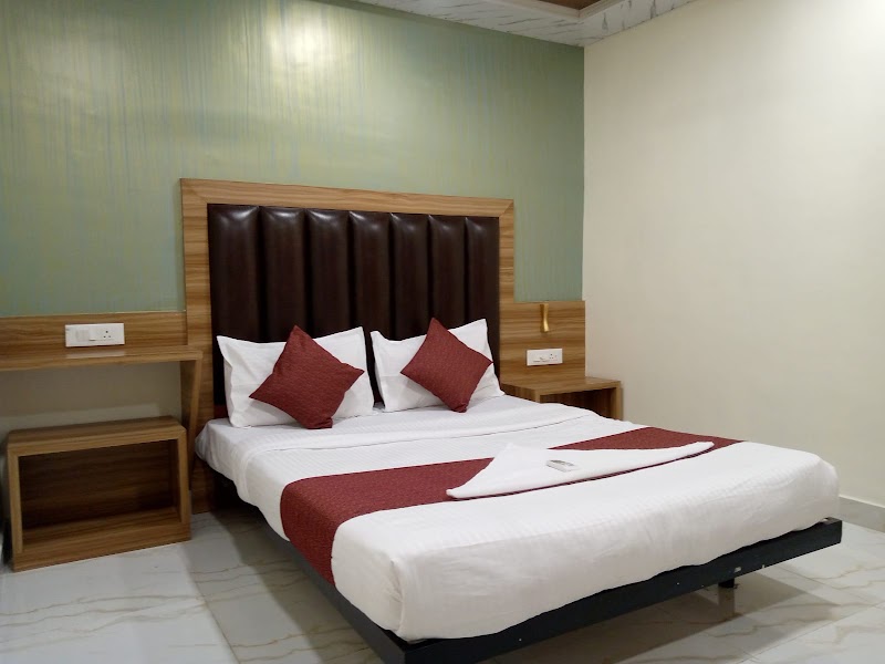 Tri hotel - Tri hotel 90 Feet Rd, Kandivali, Ganesh Nagar, Kandivali West, Mumbai, Maharashtra 400067, India