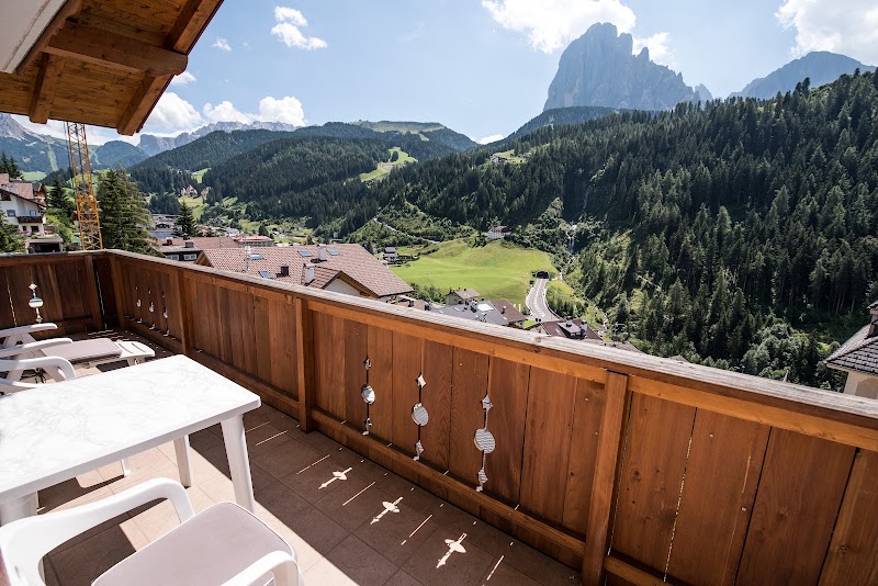 Garni Hotel Gardena - Garni Hotel Gardena Streda Chemun, 62, 39047 Santa Cristina Valgardena BZ, Italy