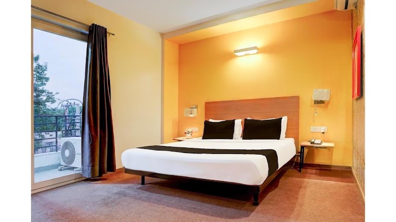 Townhouse Oak Golf Course Road - Townhouse Oak Golf Course Road Plot 2p, Sector 27, Urban Estate, Gurgaon Rapid Metro Phase 1 Station, Gurgaon Hotel, Metro Station, near Phase 1, Sector 27, Gurugram, Haryana 122009, India