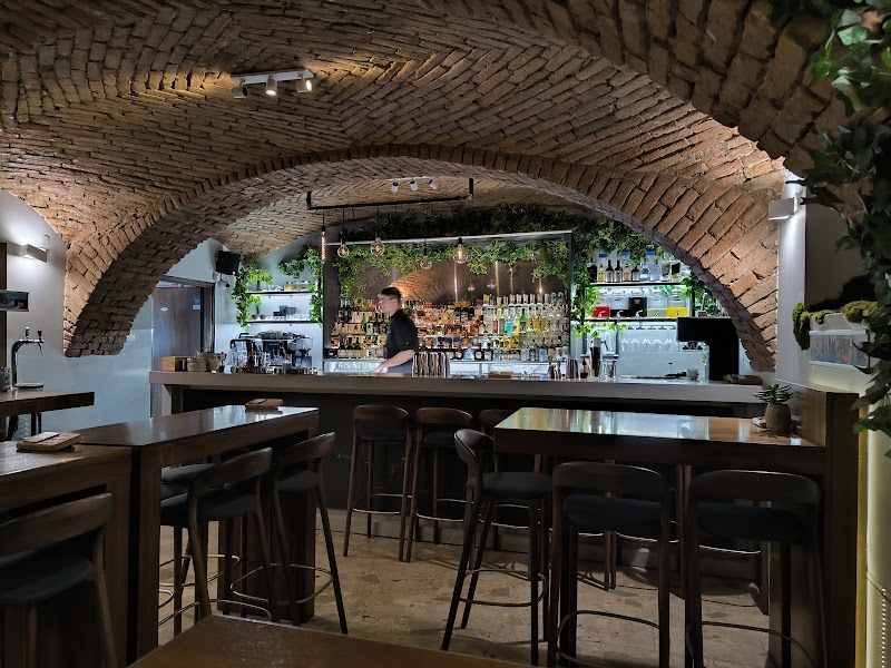 Roots Bar - Roots Bar Ul. Josipa Eugena Tomića 5, 10000, Zagreb, Croatia
