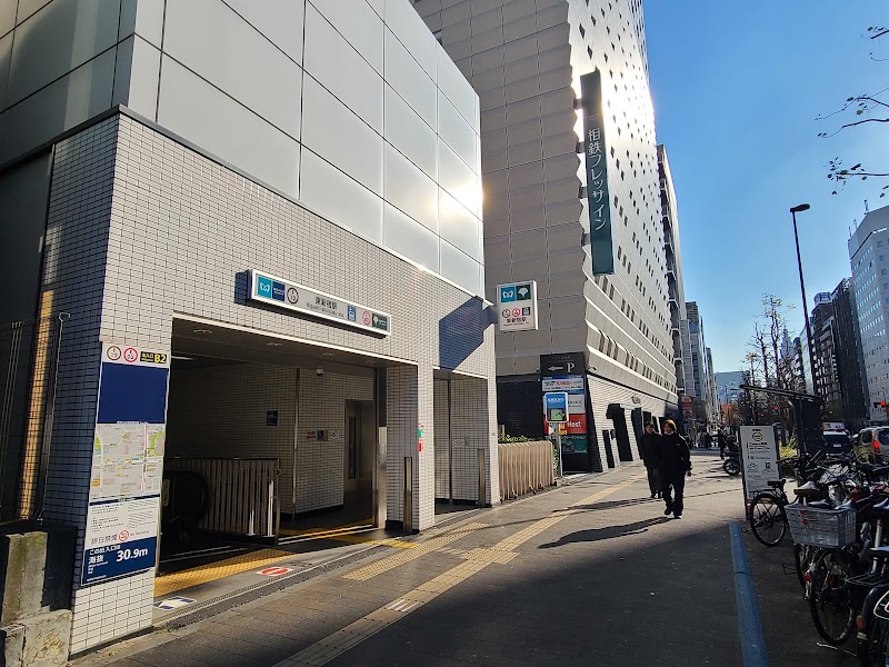 Higashi-Shinjuku Station - Higashi-Shinjuku Station 7-chōme-27-11 Shinjuku, Shinjuku City, Tokyo 160-0022, Japan
