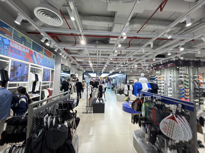 adidas Vincom Dong Khoi Ho Chi Minh City - adidas Vincom Dong Khoi Ho Chi Minh City, B2-05, Vincom, Lê Thánh Tôn/Đồng Khởi/72 Lý Tự Trọng, & 45A, Sài Gòn, Hồ Chí Minh 71009, Vietnam