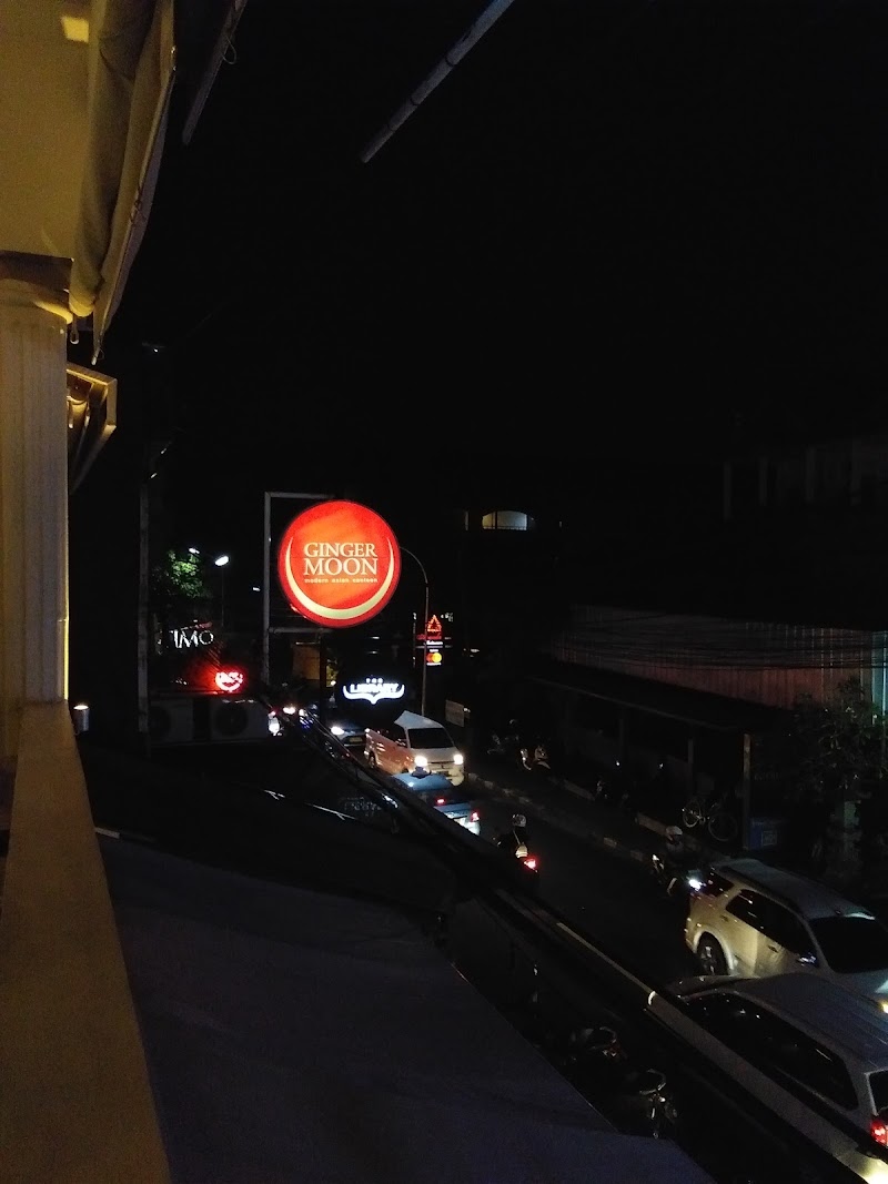 Jalan Raya Seminyak - Jalan Raya Seminyak, Jl. Raya Seminyak, Seminyak, Kec. Kuta, Kabupaten Badung, Bali 80361, Indonesia