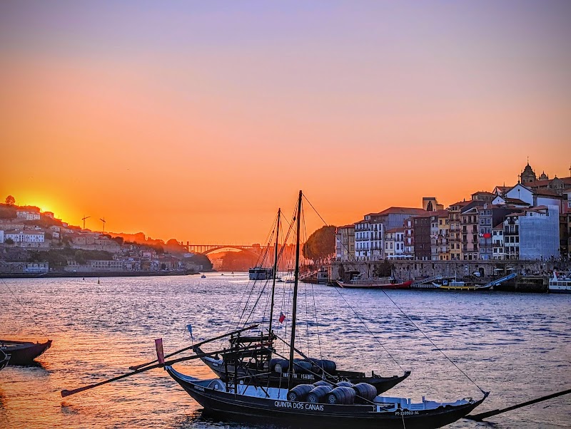 Miradouro Cais de Gaia Ponte D.Luís - Miradouro Cais de Gaia Ponte D.Luís Cais de Gaia 18, 4400-245 Vila Nova de Gaia, Portugal