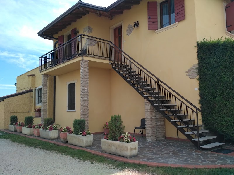 Alloggio Turistico Chesini - Alloggio Turistico Chesini Via Derna, 24, 37010 Castelnuovo del Garda VR, Italy