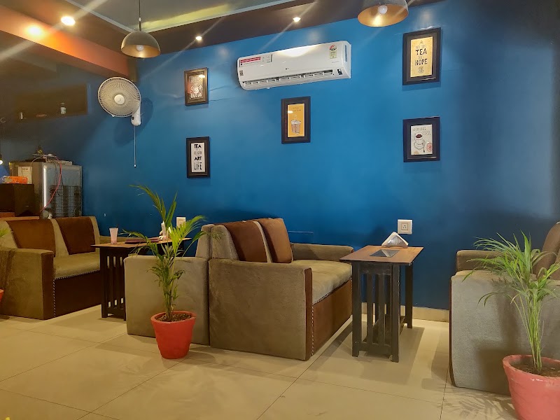 TEAHOLIC CAFE