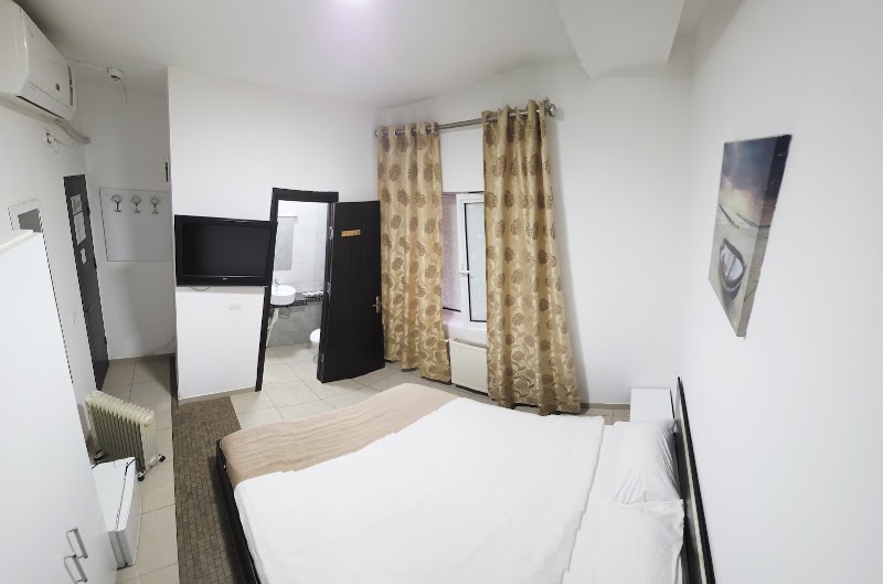 Hostel Tripoli - Hostel Tripoli, Calea Călărașilor 90, 030613 București, Romania