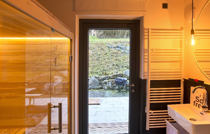 eifelhausaufzeit | Eifel | Vulkaneifel | ökologisches Wellness-Ferienhaus I Sauna, Kamin, Außendusche - eifelhausaufzeit | Eifel | Vulkaneifel | ökologisches Wellness-Ferienhaus I Sauna, Kamin, Außendusche, Römerstraße 10, 54552 Immerath, Germany