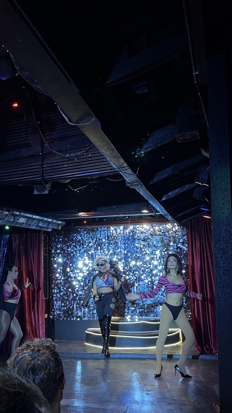 Queen's Cabaret - Queen's Cabaret, 9/9 moo1 Thaïlande Kohtao Koh phagan Tambon Ko Tao, Amphoe Ko Pha-ngan, Chang Wat Surat Thani 84360, Thailand