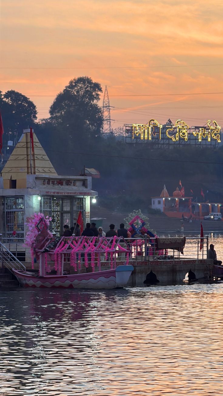 Gwarighat Narmada Ghat - Gwarighat Narmada Ghat, 4W5H+X3M, Gwarighat, Jabalpur, Madhya Pradesh 482008, India
