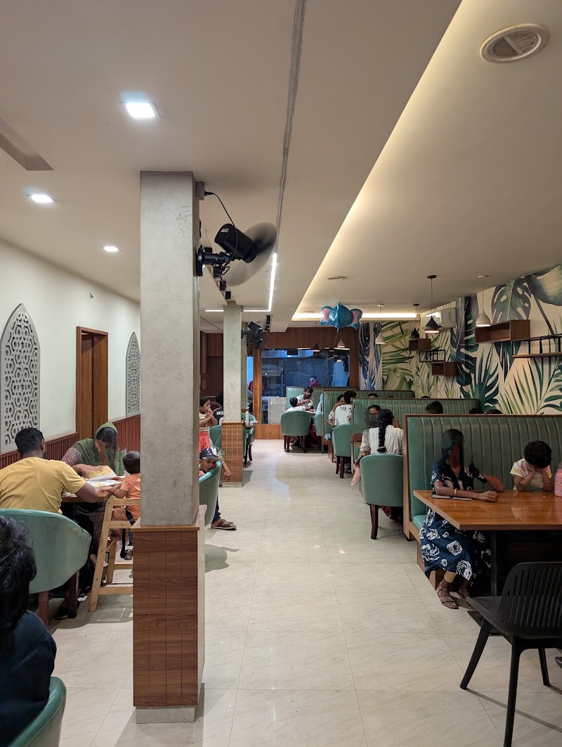 AL RAZI RESTAURANT ALAPPUZHA - AL RAZI RESTAURANT ALAPPUZHA, Valiya chudukad junction, beside ISHA AVANUE, Pazhaveedu, Alappuzha, Kerala 688009, India