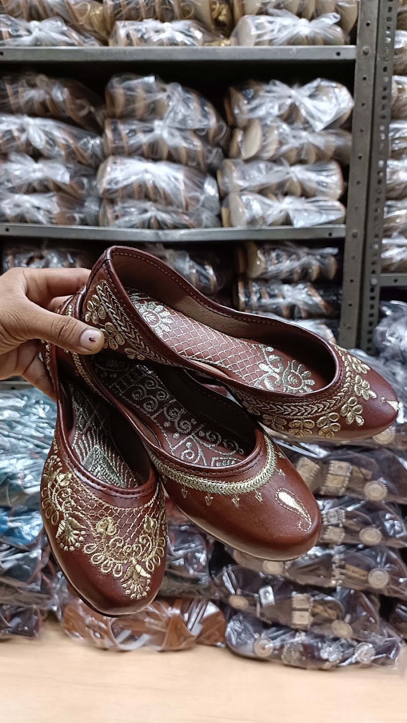 Bapu Bazar Jutti Mojari - Bapu Bazar Jutti Mojari Shop No. 4-5, Basement, Madan Mansion, opposite Link Road, Bapu Bazar, Biseswarji, Jaipur, Jaipur Nagar Nigam Area, Rajasthan 302003, India