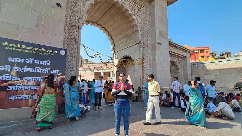 Gate 1 of Kashi Viswanath Mandir - Gate 1 of Kashi Viswanath Mandir 8267+6FJ, Lahori Tola, Varanasi, Uttar Pradesh 221001, India