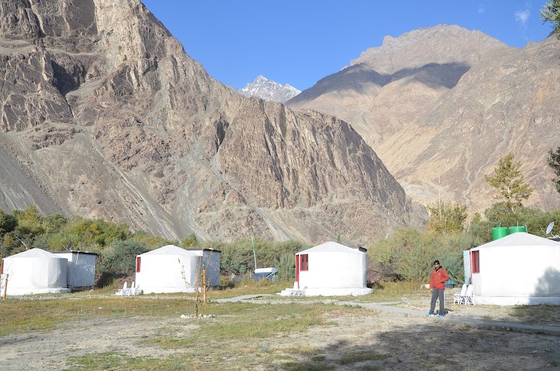 Hunder Sarai - Hunder Sarai, HFJC+Q3, Nubra, Hunder, 194401