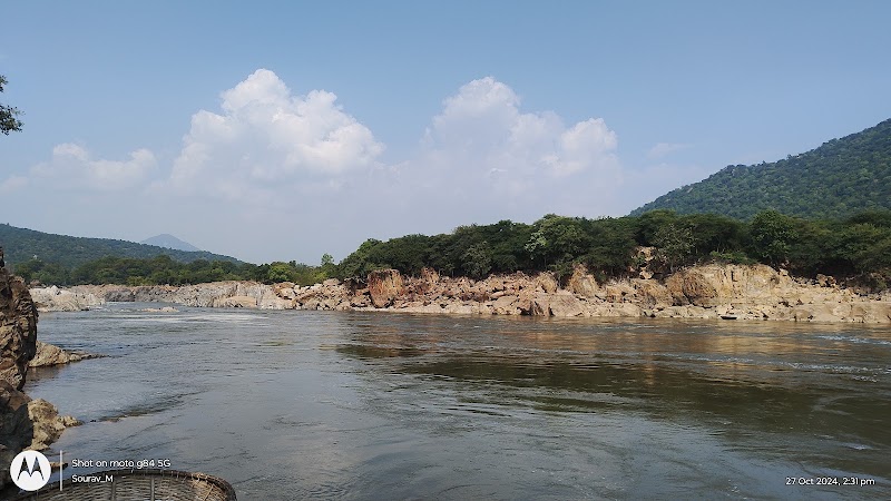 HOGENAKKAL WATERFALLS KARNATAKA - HOGENAKKAL WATERFALLS KARNATAKA, 4Q6F+FGJ, Madheswara Betta - Hogenakkal Falls Rd, Gopinatham, Karnataka 571490, India