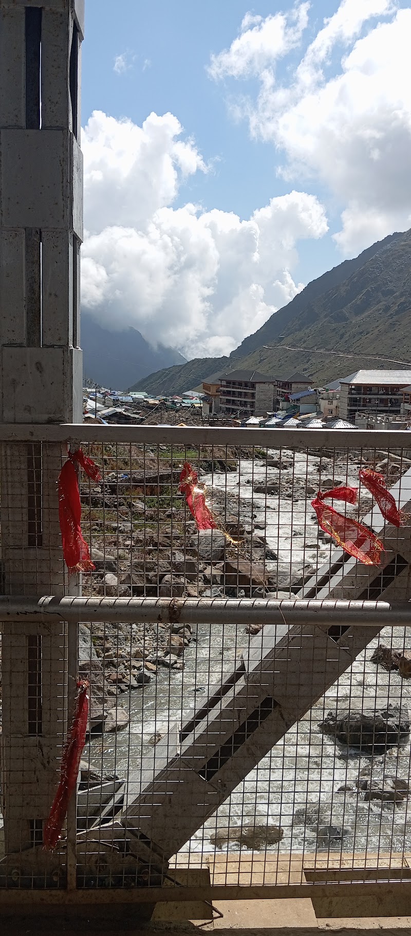 Helipad Kedarnath - Helipad Kedarnath, P3Q9+925, Trekking Way, Kedarnath, Uttarakhand 246445, India