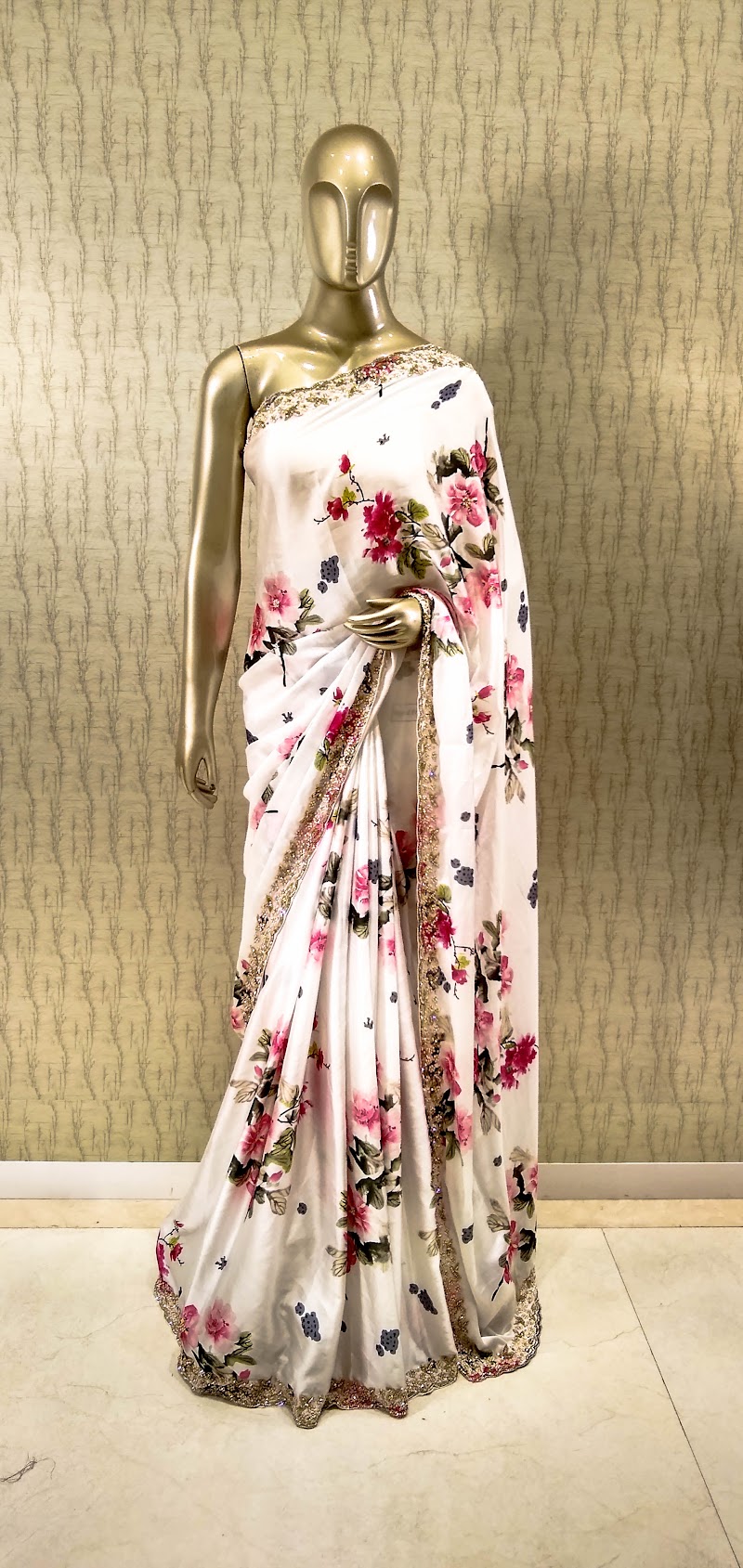 Aari Tari JOHARI BAZAR - Aari Tari JOHARI BAZAR Shop no. 221, Johari Bazar Rd, Johri Bazar, Ramganj Bazar, Jaipur, Jaipur Nagar Nigam Area, Rajasthan 302003, India