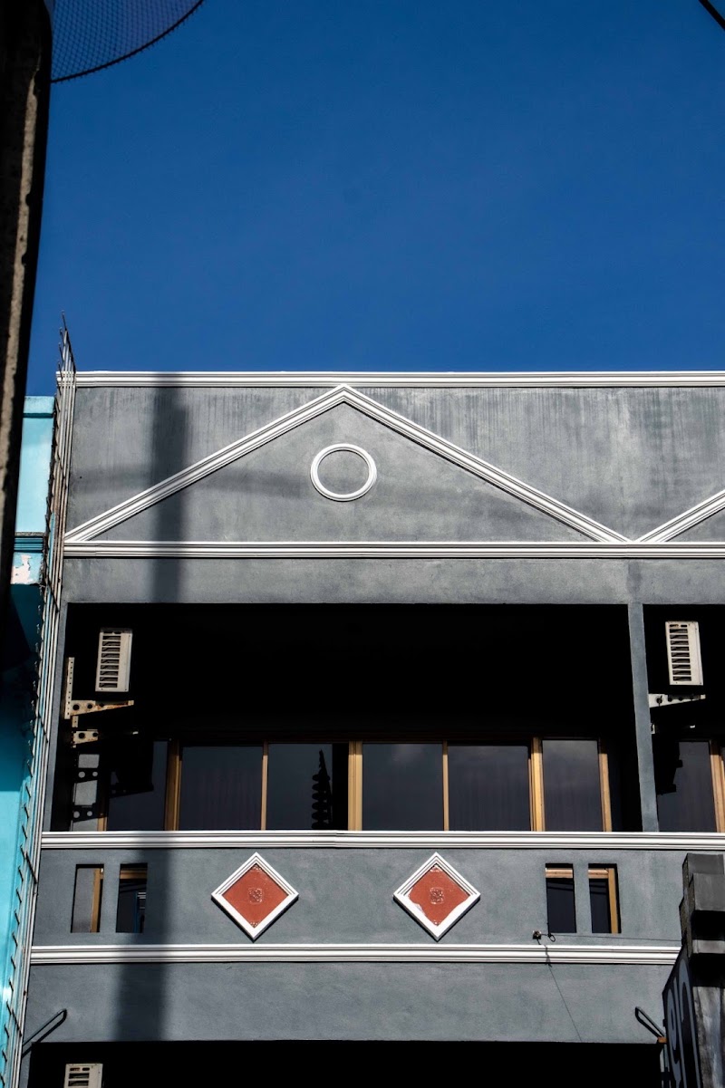 Henry's House - Henry's House, 35/39 Bangyai, Tambon Wichit, Amphoe Mueang Phuket, Chang Wat Phuket 83000, Thailand