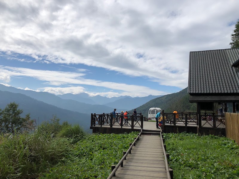 Xueshan Trailhead Parking - Xueshan Trailhead Parking, Pingdeng Village, Heping District, Taichung City, Taiwan 424