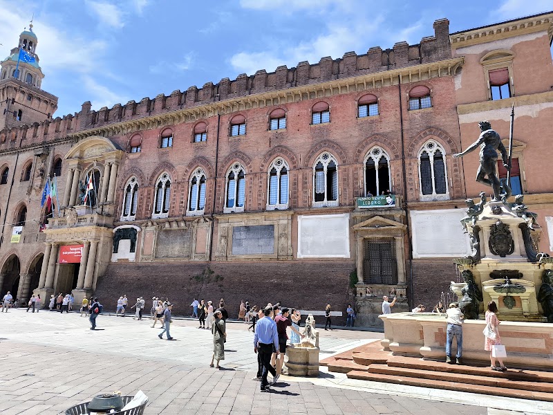 Neptune's Fountain - Neptune's Fountain Piazza del Nettuno, 40124 Bologna BO, Italy