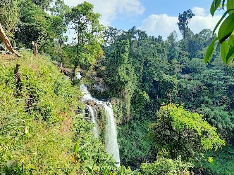 Tad Gneuang Waterfall - Tad Gneuang Waterfall, Ban Lak 40, Road 23, Paksong District, Champasak Province, Laos