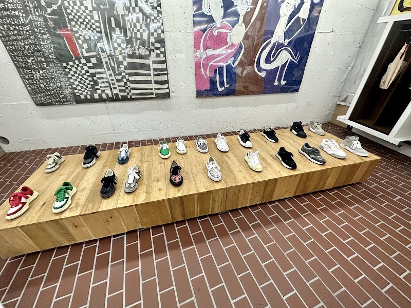 Maison (MY) Labo. - Maison (MY) Labo. 東急ドエルアルス1, B, 2-chōme-3-6 Akasaka, Chuo Ward, Fukuoka, 810-0042, Japan