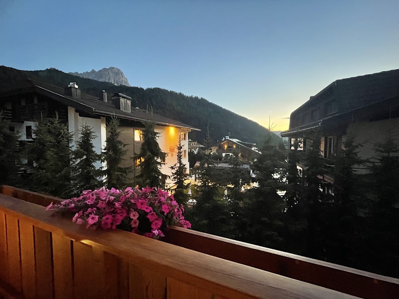 Residence Villa Marta - Residence Villa Marta Streda Puez, 14, 39048 Selva di Val Gardena BZ, Italy