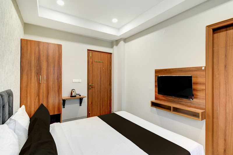 Super Townhouse by OYO Miyapur - Super Townhouse by OYO Miyapur, Survey No. 211, GHMC Circle, Plot No. 43, Balaji Nagar, Serilingampalle (M), Hyderabad, Telangana 500049, India
