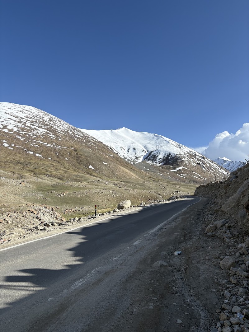 North Pullu View Point - North Pullu View Point GF & 1st Floor, Taskan Complex, Khardung La Rd, near Bijore Hotel, Leh, North Pullu, 194401