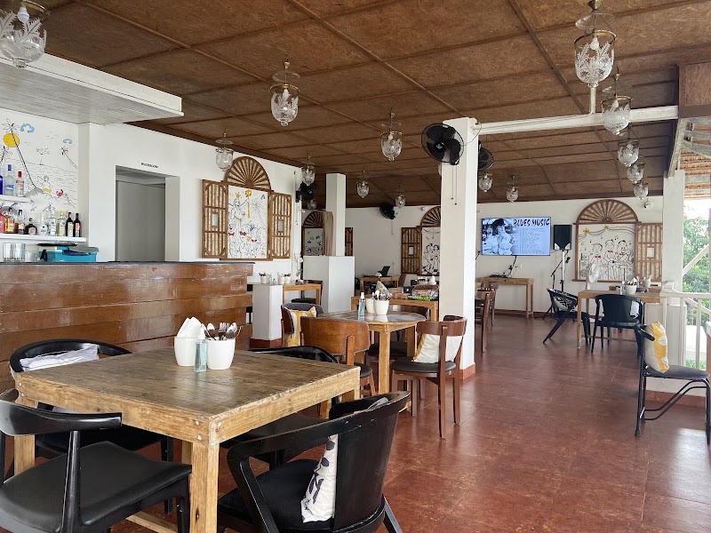 Colina Cafe & Bar