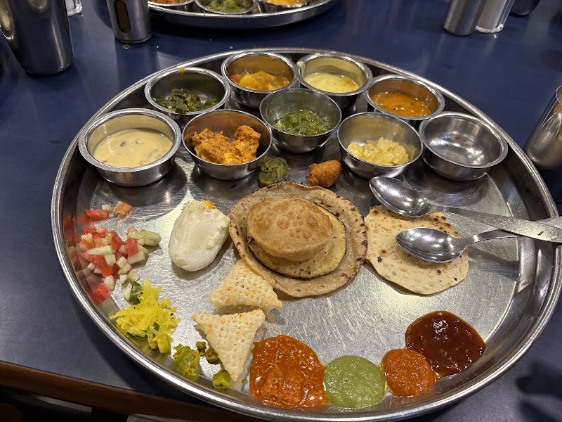 Shree Thaker Bhojanalay (Since 1945) - Shree Thaker Bhojanalay (Since 1945) Building No 31, Purshottam Niwas, Dadiseth Agiyari Ln, Charni Road East, Kalbadevi, Marine Lines, Mumbai, Maharashtra 400002, India