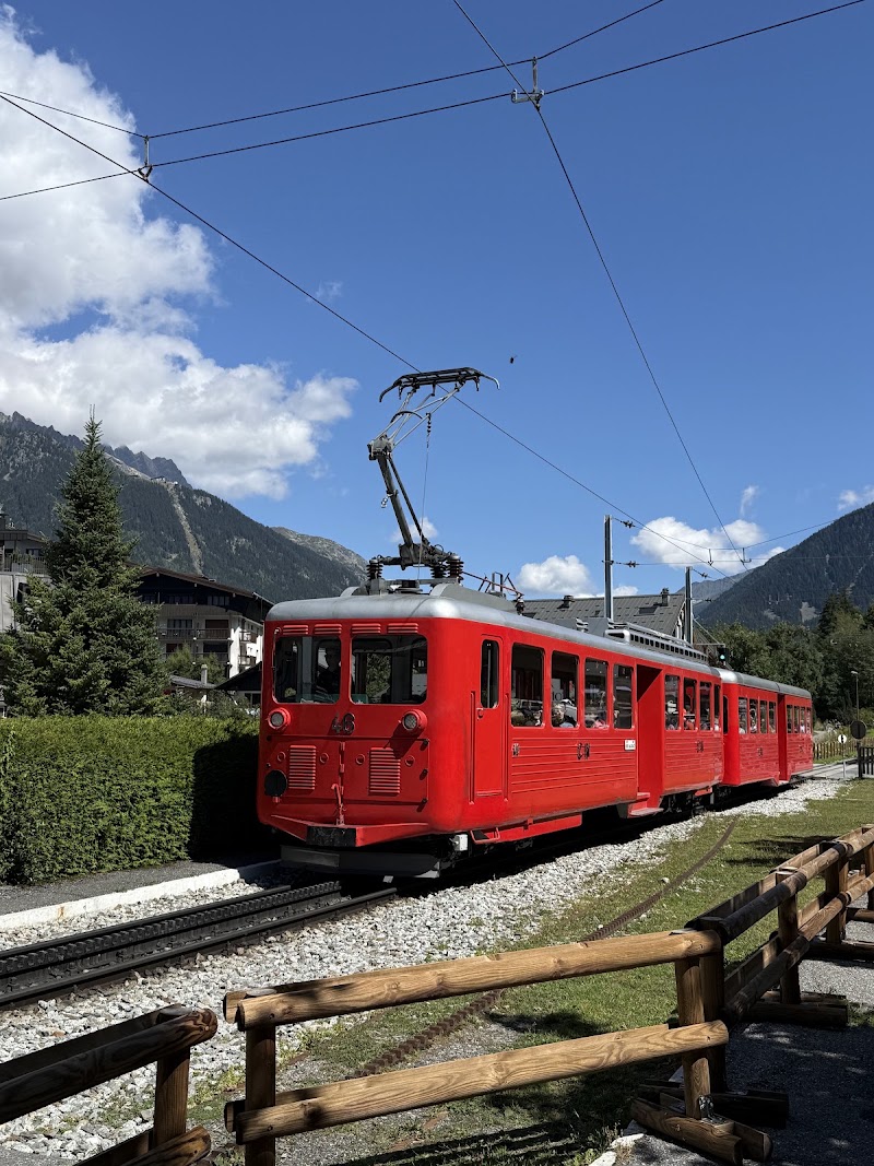 Office de Tourisme de Chamonix-Mont-Blanc - Office de Tourisme de Chamonix-Mont-Blanc, 85 Pl. du Triangle de l'Amitié, 74400 Chamonix-Mont-Blanc, France