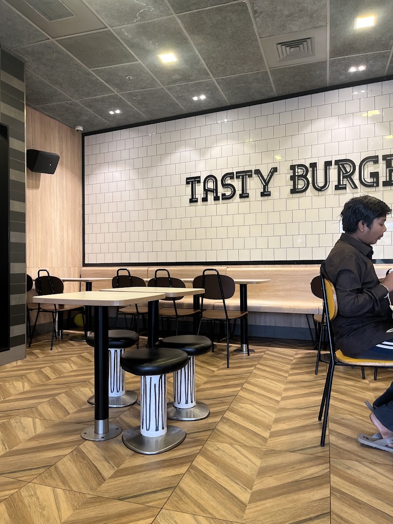 Mcdonald's - Mcdonald's, Surya Treasure Island Mall, Junwani Rd, near Apollo Hospital, Smriti Nagar, Bhilai, Surya Vihar, Chhattisgarh 490020, India