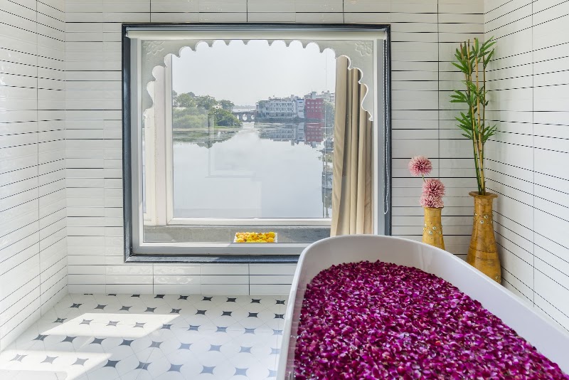 Natural Lake View Hotel - Natural Lake View Hotel 55, Swaroop Sagar Rd, Chamanpura, Udaipur, Rajasthan 313004, India