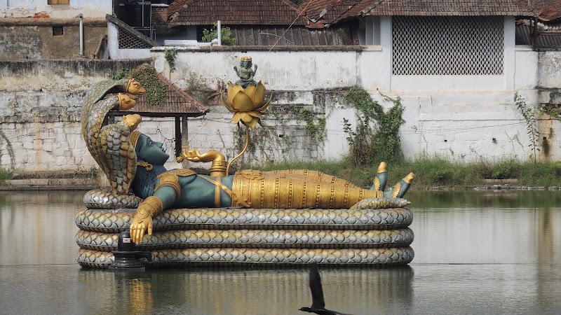 Padmatheertha Pond - Padmatheertha Pond TC 37/946, S Street Rd, Fort, East Fort, Pazhavangadi, Thiruvananthapuram, Kerala 695023, India