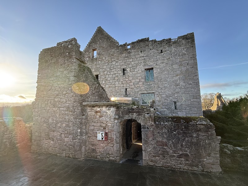 Craigmillar Castle - Craigmillar Castle Rd, Edinburgh EH16 4SY, UK