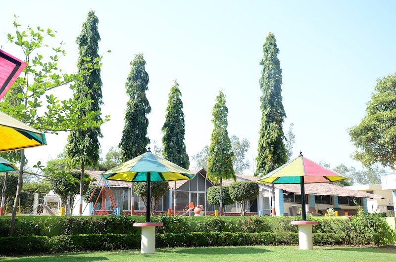 Fun and Food Family Restaurant - Fun and Food Family Restaurant JVHM+6PG, Khandwa Rd, behind BSNL Office Patak, Anuradha Nagar, Morda, Morod, Madhya Pradesh 452020, India