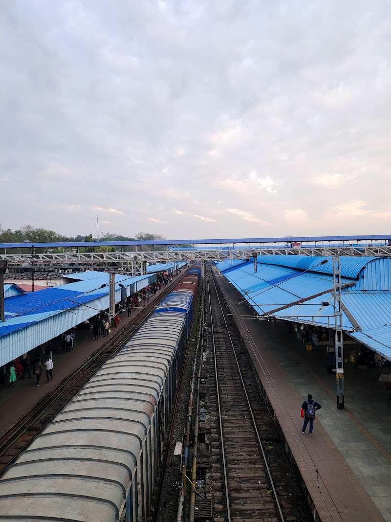 Dhanbad Junction - Dhanbad Junction, QCWJ+756, Mukunda, Pandey Muhalla, Dhanbad, Jharkhand 826007, India