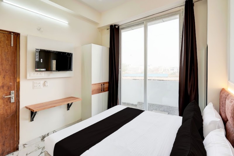 Super Collection O by OYO Surajpur Chowk Greater Noida - Super Collection O by OYO Surajpur Chowk Greater Noida Plot Number 258, Chowk, opposite Crown Plaza, Surajpur, Noida, Greater Noida, Uttar Pradesh 201306, India