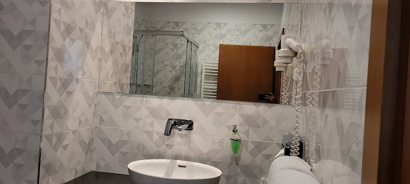 Ramada by Wyndham Airport Prague - Ramada by Wyndham Airport Prague, 1067, K Letišti 25a, 160 00 Praha-Praha 6, Czechia