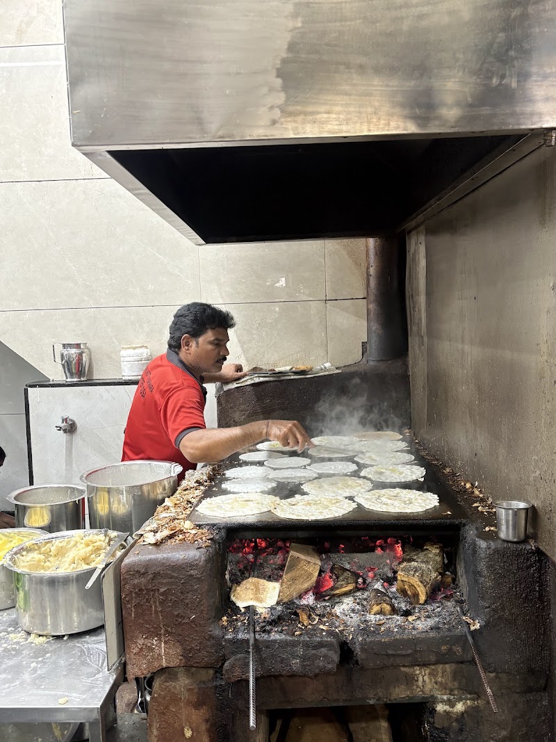 Sri Guru Kottureshwara Butter Dosa Hotel - Sri Guru Kottureshwara Butter Dosa Hotel, Medical College Rd, MCC B Block, Kuvempu Nagar, Davangere, Karnataka 577004, India