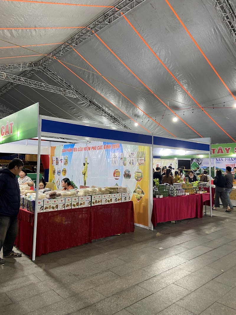 Bãi biển Quy Nhơn-Tượng đài chiến thắng - Bãi biển Quy Nhơn-Tượng đài chiến thắng, Q69M+VQJ, Bãi biển, Quy Nhơn, Gia Lai, Vietnam