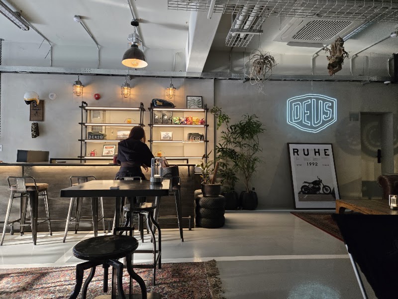 Deus Ex Machina - The Chamber of Eternal Combustion - Deus Ex Machina - The Chamber of Eternal Combustion, 56 Ttukseom-ro 17ga-gil, Seongdong-gu, Seoul, South Korea