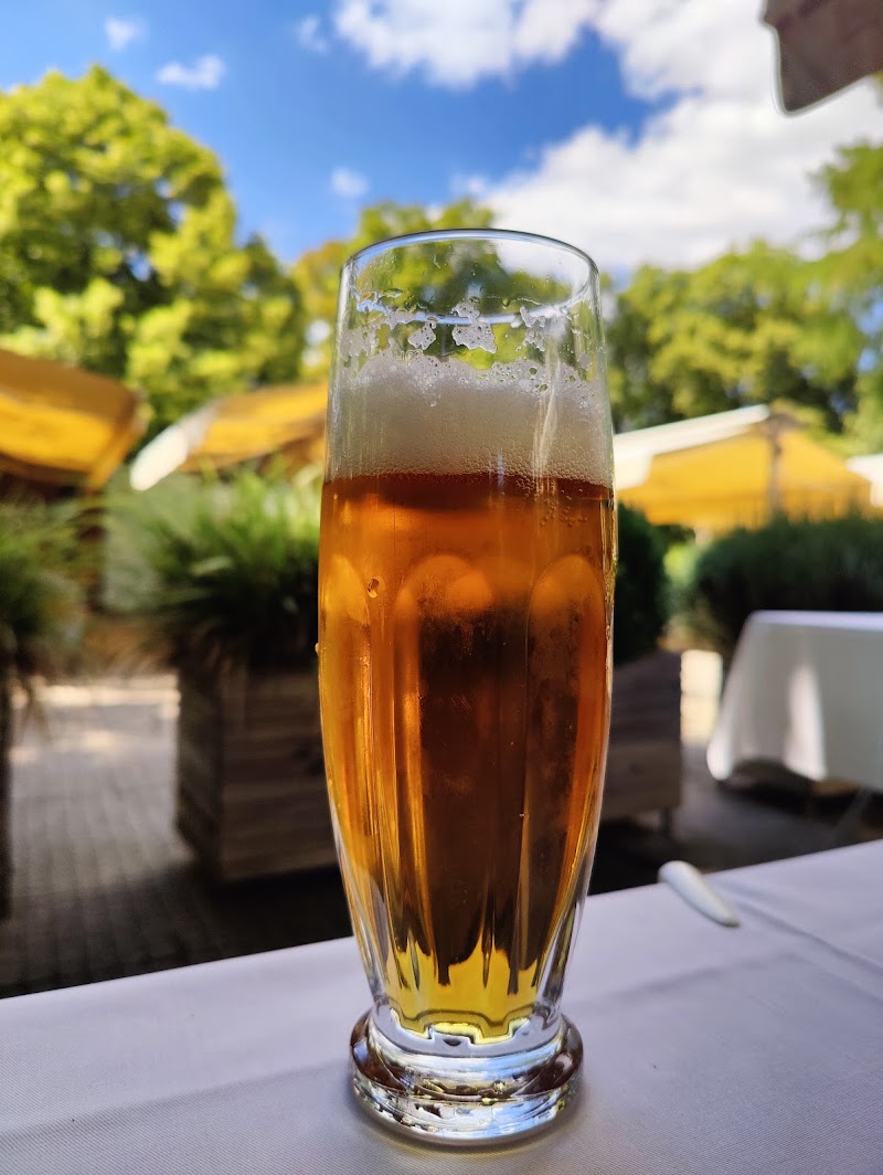 Zahrádky Letná Beer Garden - Zahrádky Letná Beer Garden Letenské sady 341, 170 00 Praha 7-Holešovice, Czechia