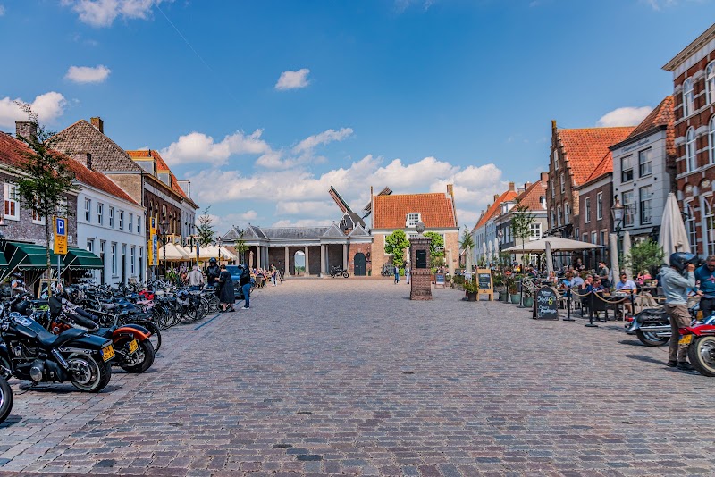 Visbank - Visbank, Vismarkt 1T, 5256 BC Heusden, Netherlands