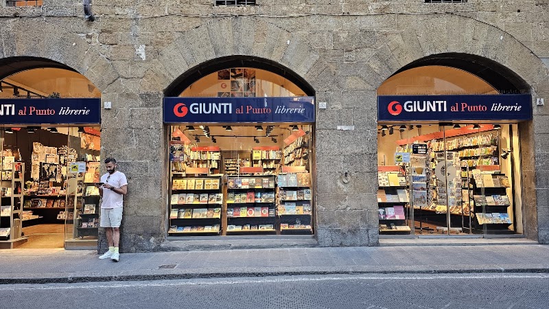 Giunti al Punto Librerie - Giunti al Punto Librerie, Via de' Guicciardini, 51/53/55 Rosso, 50125 Firenze FI, Italy