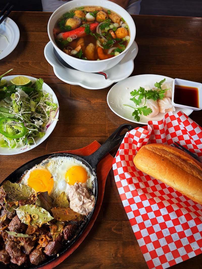 Lotus Pond Vietnamese Cuisine - Lotus Pond Vietnamese Cuisine 12752 Aurora Ave N, Seattle, WA 98133, USA