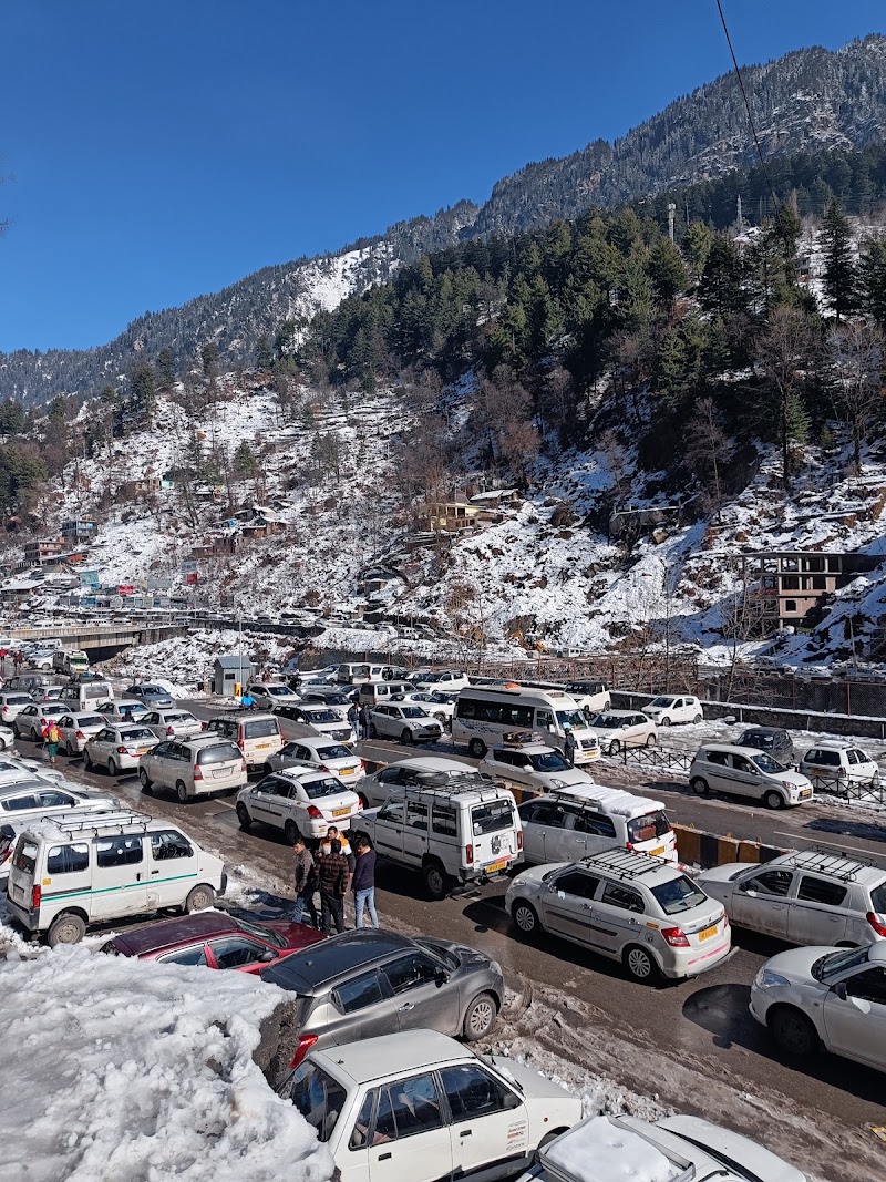 Manali Bus Stand - Manali Bus Stand, 65VQ+MXW, market, Siyal, Manali, Himachal Pradesh 175131, India
