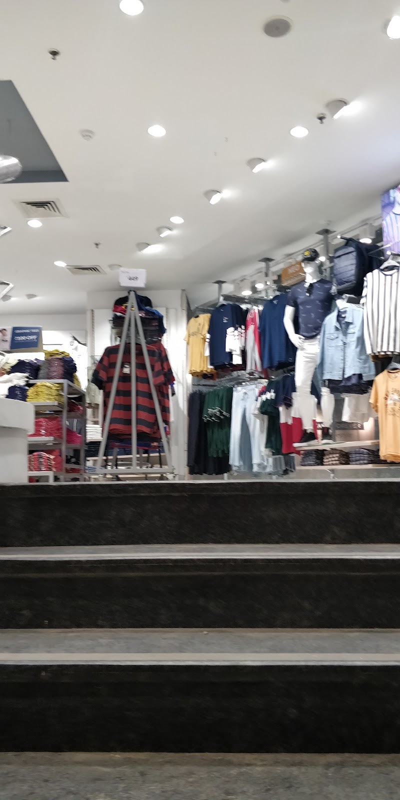 Max - Max Ground & 1st Floor, Mahagun Metro Mall, Mall, near ANSAL PLAZA, Sector 3F, Sector 3, Vaishali, Ghaziabad, Uttar Pradesh 201019, India