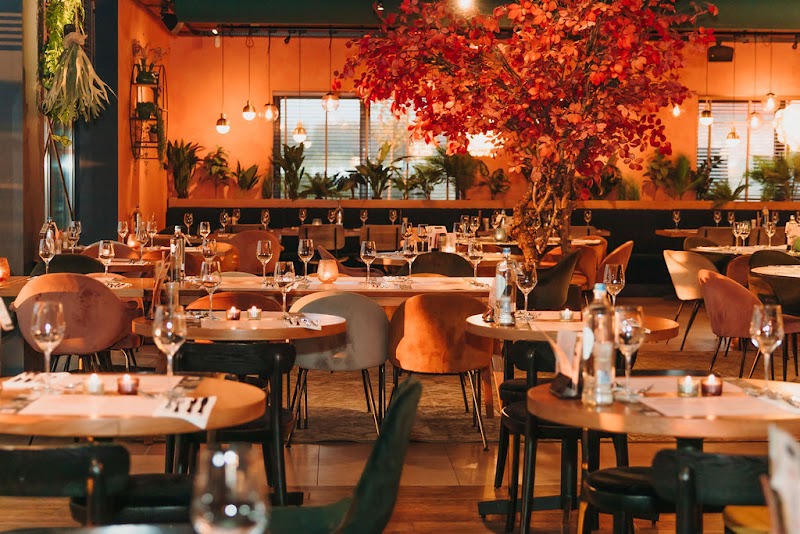 Humphrey's Restaurant Thorn